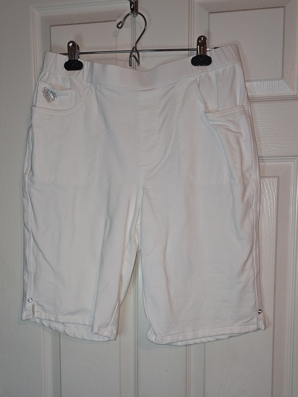 Women’s White Stretch Bermuda Shorts with‎ Decorative Accent
